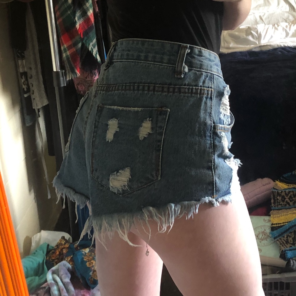 SHEIN Destroyed high wasted shorts - Picture 7 of 7